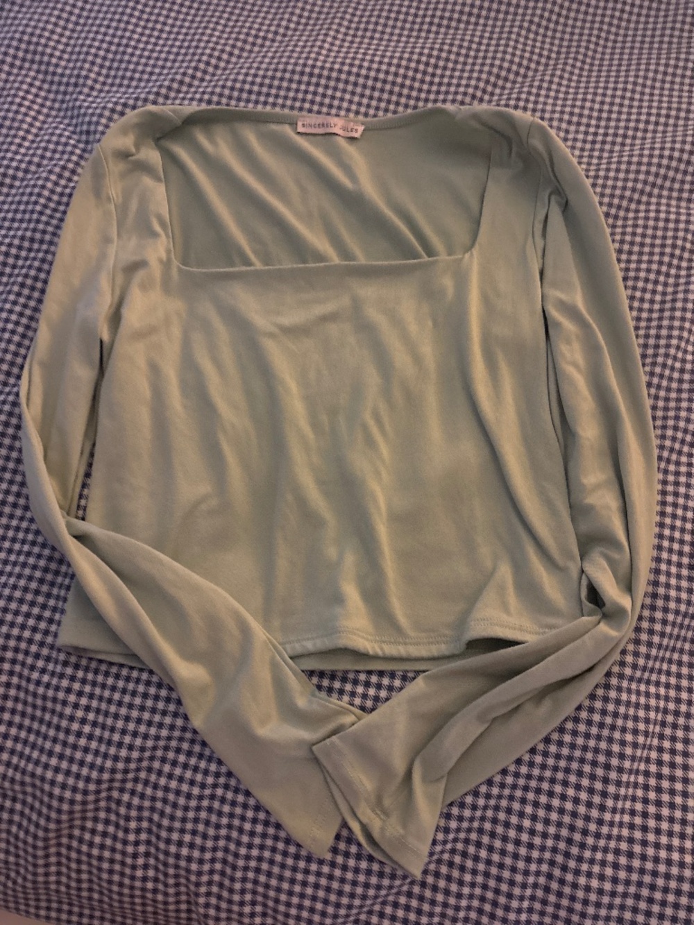 Green Crop Top with Long Sleeves